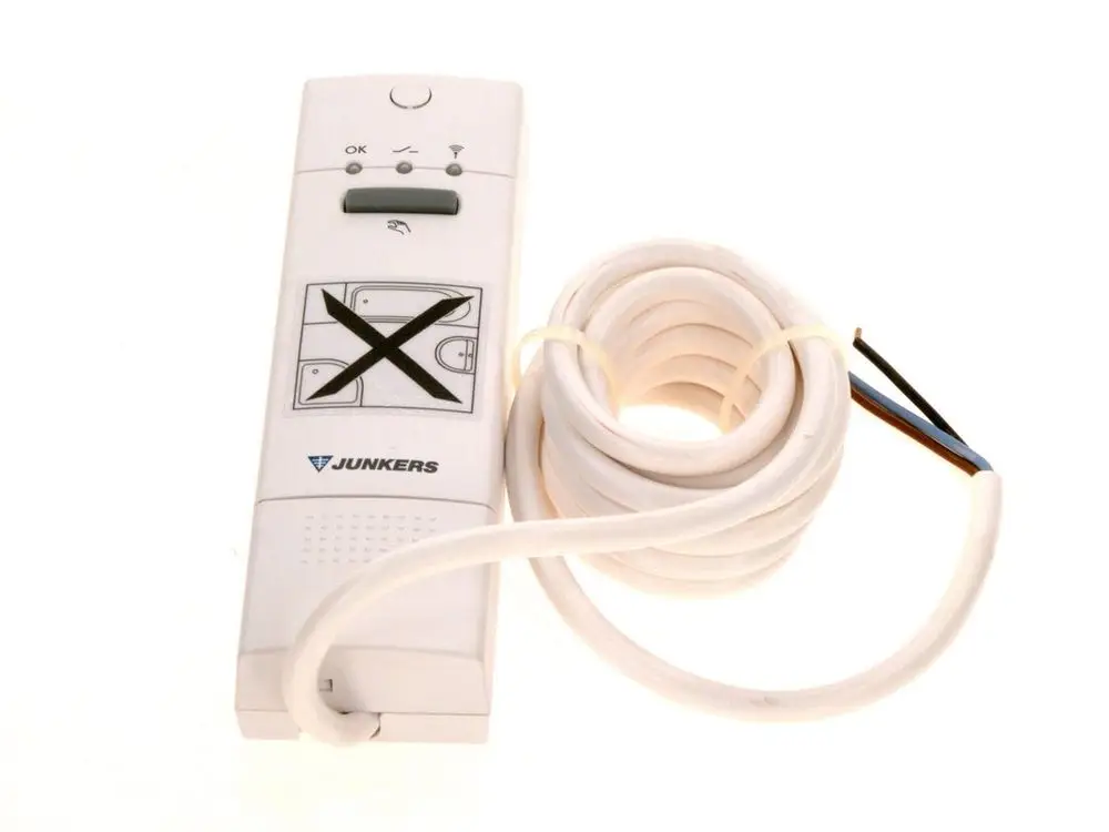 Funkempfänger von Bosch, weißes Gehäuse mit Bedienelementen und Display, verbunden mit einem Kabel, das mehrere Adern enthält.